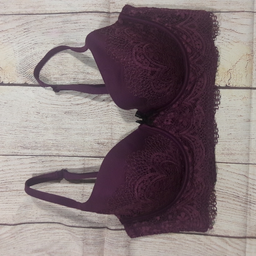 Victoria's Secret body by Victoria Demi-Buste Double' lined lace embelished bra